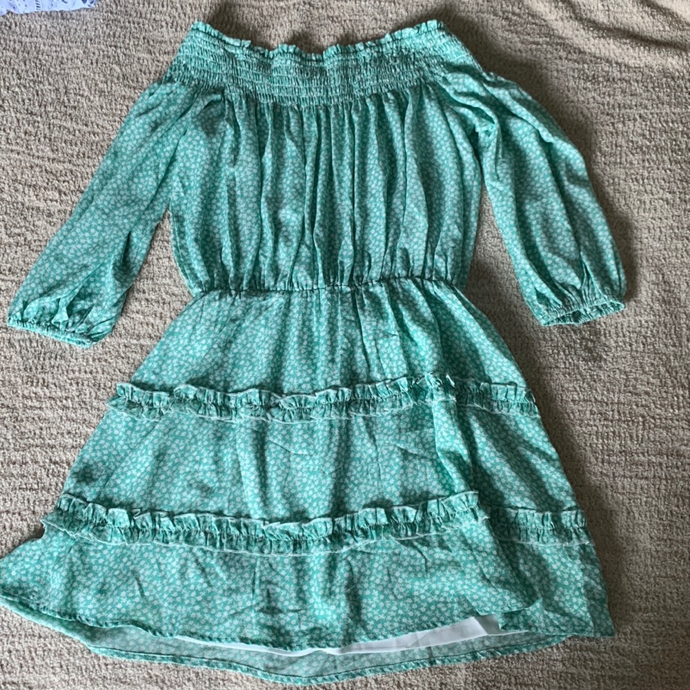 Off-shoulder green summer dress